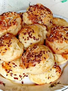 Sok magvas vajas pogácsa sajttal recept fotója