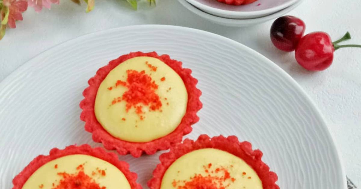 тартар из говяжьей вырезки. ресторанные блюда из сыра. чипсы для украшения блюд в ресторане. тартар форель. Tartar mayonnaise.