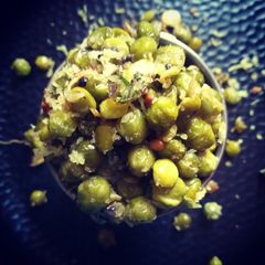 Sprouted Green Peas Sundal A picture of Sprouted Green Peas Sundal.