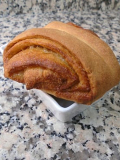 Una foto de Franzbrötchen o rollos de canela alemanes