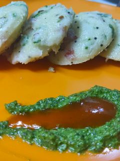 મિક્ષ વેજ રવા ઈડલી (Mix veg Rava Idli in Gujarati) રેસીપી મુખ્ય ફોટો