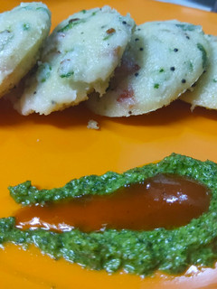 મિક્ષ વેજ રવા ઈડલી (Mix veg Rava Idli in Gujarati) રેસીપી મુખ્ય ફોટો