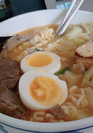 宵夜料理🔥豪華版起司滷牛肉辛辣麵 的食譜成品照片