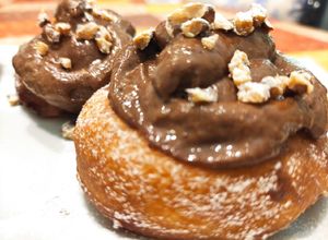 Foto di Pasta choux con crema pasticcera alla nocciola