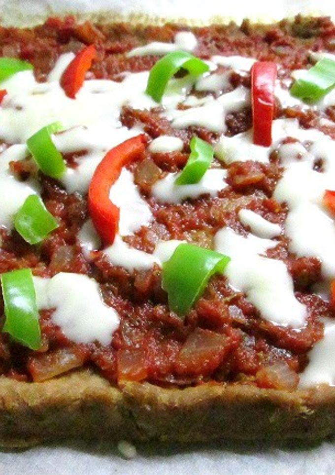 Una foto de Pizza base de atún con pimientos morrones
