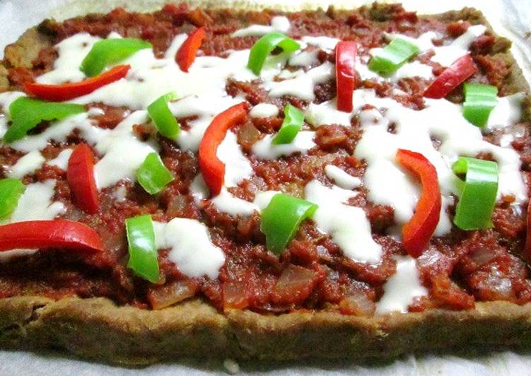 Pizza base de atún con pimientos morrones