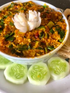 खान्देशी वांग्याचे भरीत (vangyache bharit recipe in marathi) रेसिपी चे मुख्य फोटो