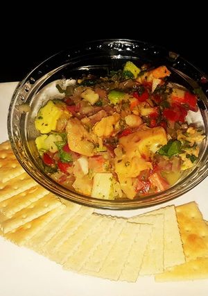 Una foto de Ceviche de Salmón con Camarones