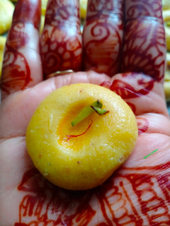 केसर पेडा (Kesar Peda recipe in Hindi) रेसिपी मुख्य फोटो