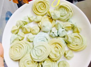 Hình của món Meringune cookies (bánh lòng trắng).