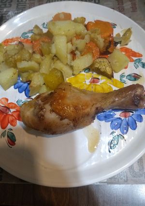 Una foto de Pollo con verduras