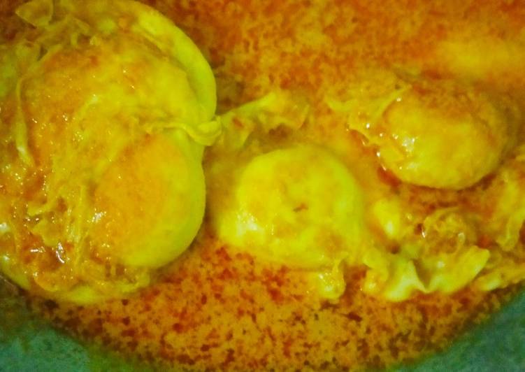 Bagaimana Membuat Gulai Telur Ceplok, Lezat