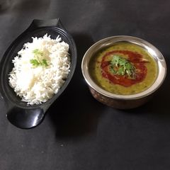 A picture of Masoor Dal and rice.