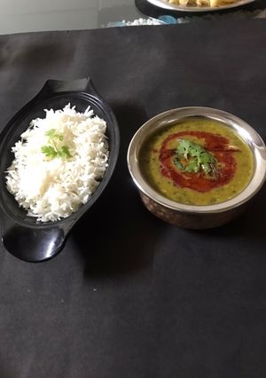 A picture of Masoor Dal and rice.
