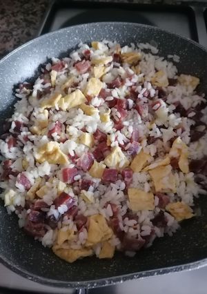 Una foto de Arroz asiático con huevos y atún (Thermomix)