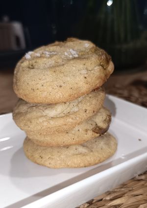 Foto principal de Cookies de mantequilla tostada rellenas de crema de pistacho