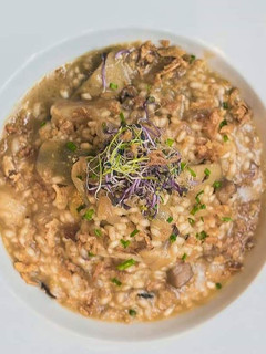 Una foto de Arroz meloso con verduritas y pollo