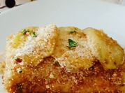 Una foto di persico al forno