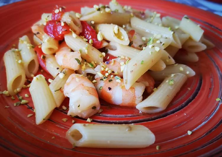 Recipe of Award-winning Penne con gamberi, pomodorini e granella di pistacchio