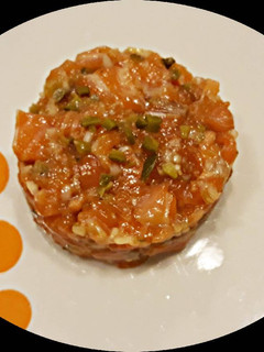 Una foto de Tartar de salmón