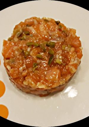 Una foto de Tartar de salmón