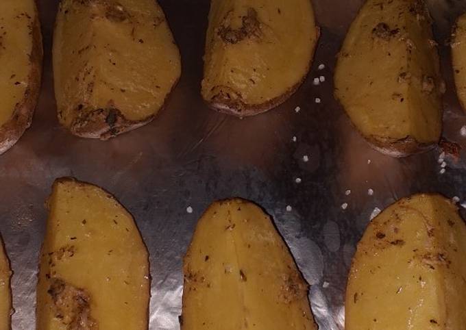 Картошка по-селянски запеченная в духовке с луком и чесноком, рецепт с фото и видео — vivaldo-radiator.ru