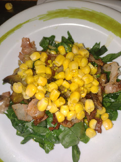 Una foto de Ensalada de espinacas con tocino