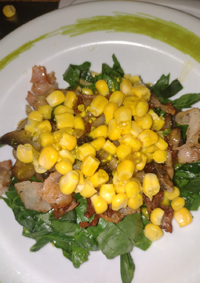 Una foto de Ensalada de espinacas con tocino