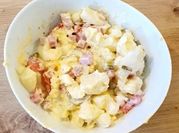 Une photo de jambon fromage cornichon