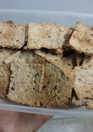 Una foto de Galletitas con semillas - crackers integrales