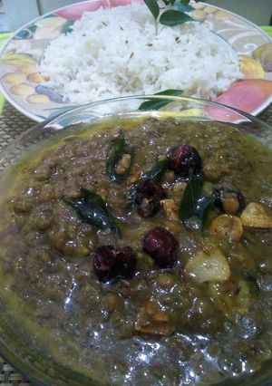 A picture of Khari masoor ki daal,kaali Daal.