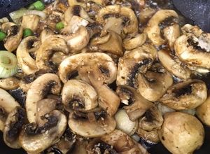 Una foto de Champignons con salsa de soya