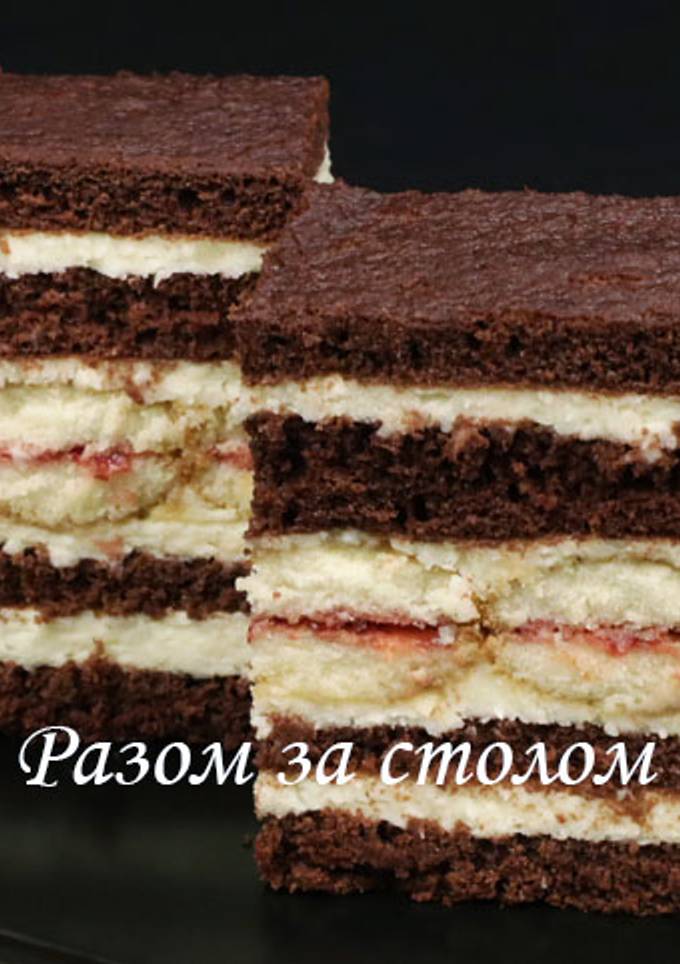 Шоколадний пляцок з бісквітним печивом
