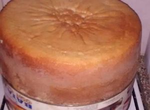 Una foto de Torta exquisita del tamaño de la lata de dulce