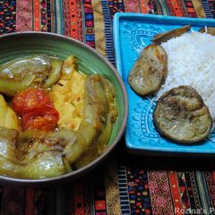 A picture of Persian Eggplants Stew with Chicken.