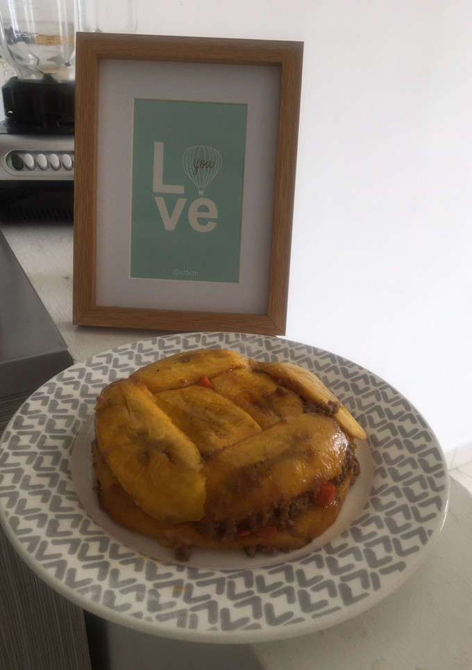 Una foto de PASTICHO / PASTEL DE Plátano SIN HORNO. Súper fácil y rápido 🍽🍺🥮