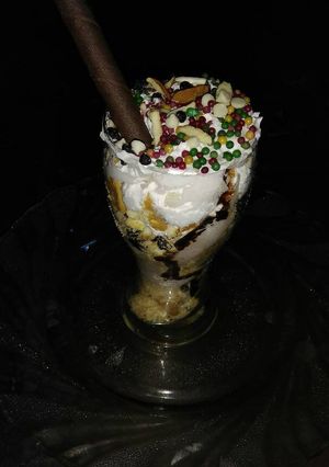 A picture of Creamy biscuits with nuts.