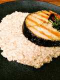 Falso Risotto de Quinoa Com Parmesão a la Marco e Posta de Salmão Grelhado