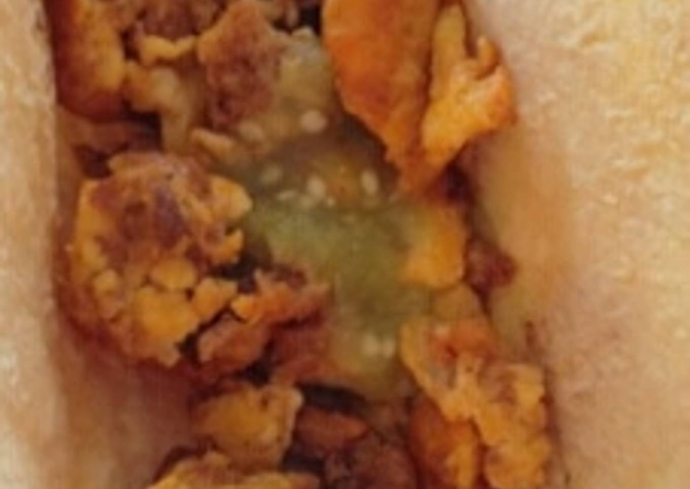 Delicious Chorizo Con Huevo y Salsa Verde