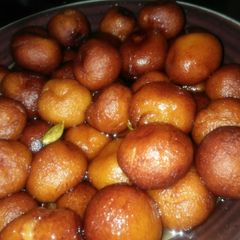 A picture of Bread ke gulab jamun.