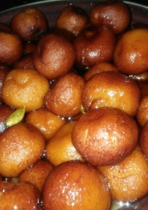 A picture of Bread ke gulab jamun.