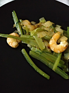 Una foto de Salteado de Borraja con gambas