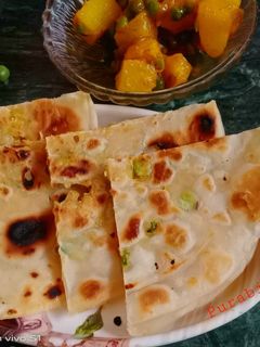 ফুলকপি মটরশুঁটির পরোটা(Fulkopi motorshuti porota recipe in bengali) রেসিপির প্রধান ছবি