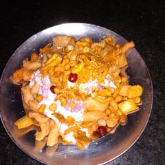 A picture of Namakpare chaat.