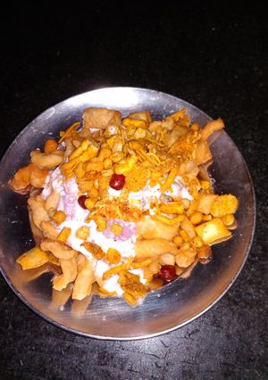 A picture of Namakpare chaat.