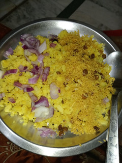 इंस्टेंट पोहा (Instant Poha recipe in Hindi) रेसिपी मुख्य फोटो