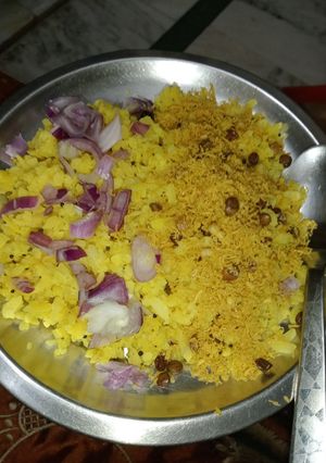 इंस्टेंट पोहा (Instant Poha recipe in Hindi) रेसिपी मुख्य फोटो