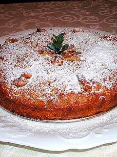 Una foto de Bizcocho con zanahoria y nueces