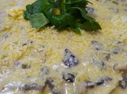 Una foto de salsa para ravioles crema