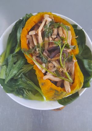 Hình của món Bí đỏ hấp nấm.